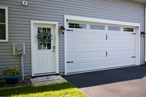 24/7 Emergency Garage Door Panel Replacement experts in Overton County County, TN